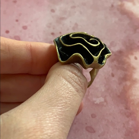 Artsy flower cocktail ring - Picture 3 of 5